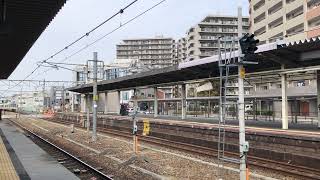 八尾駅を大和路快速加茂行き通過&普通JR難波行き到着