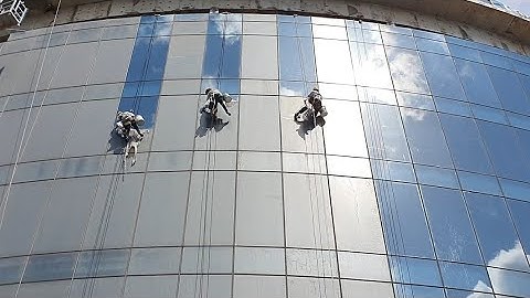 Tin cập nhật 22/8/2022 IFC One Saigon đã sử dụng lại kính cũ ở phần chân đế tòa nhà và lao chùi lại