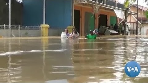 Floods Force Tens of Thousands of Indonesians to Remain in Shelters