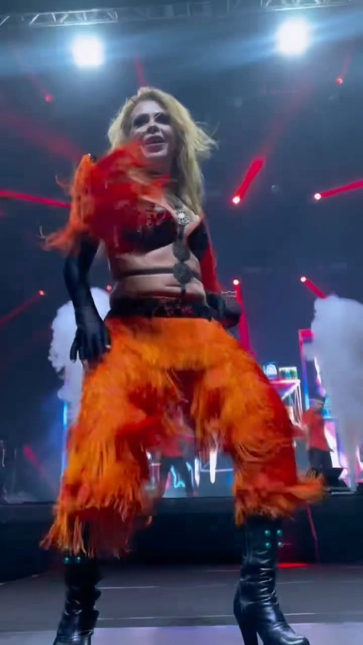 Joelma cantando o tacacá em Florianópolis