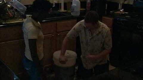 How to brew beer - Basic Extract Brewing - Part 2 - BrewingDaily.com