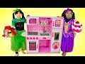 Emma & Jannie Pretend Play Food Cooking Competition w/ Cute Kitchen Kid Toys