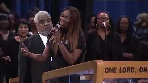 Bishop Paul Morton And Yolanda Adams Duet At Aretha Franklin's Funeral Celebration!