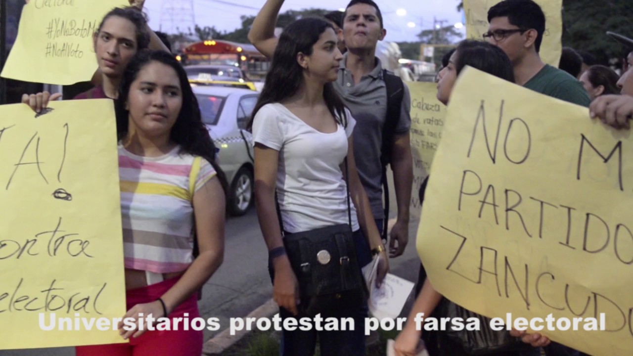 Universitarios protestan por farsa electoral