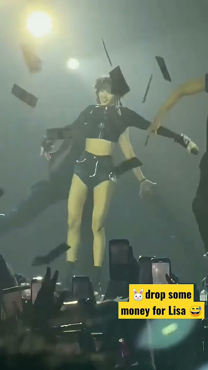 OMG ๐ฑ Lisa's reaction when someone drop some money infront of her! #lisa #lisamoney #blackpink