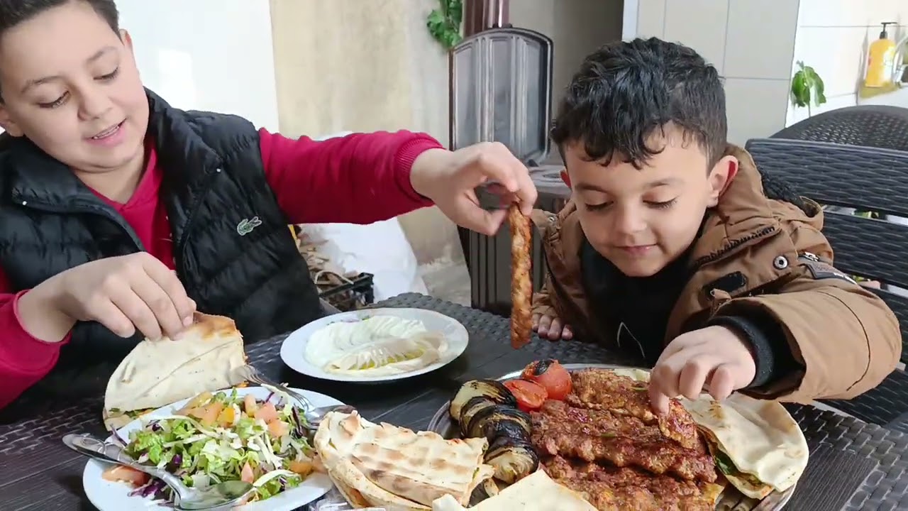 فلوك على المطعم اكلنا كباب مع يزن و نوري