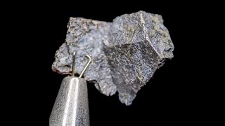 Video: Bismuth native, Dayu Co., China, 1,9 cm