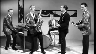 Bill Black Combo's Performance in "Teenage Millionaire" (1961): Smokie Part 2 + Yogi (Tenor Sax) chords