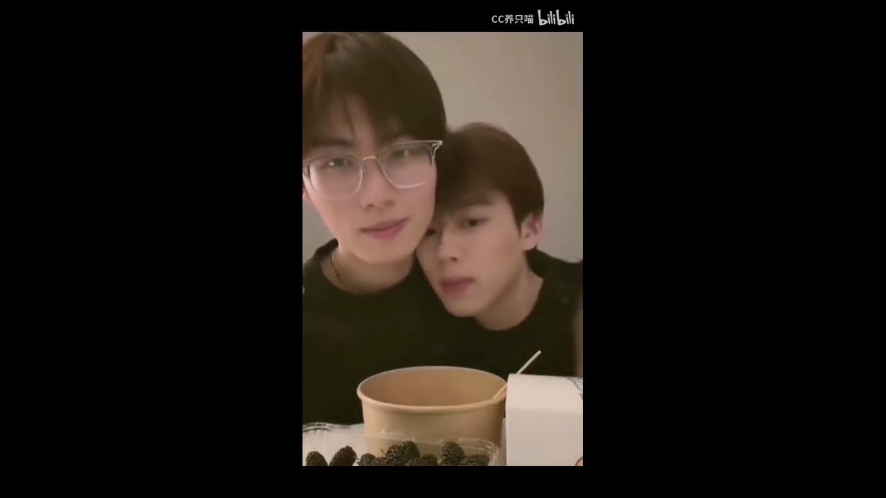 Kiss complications with Jiang Penghan & Hu Jing  Couple