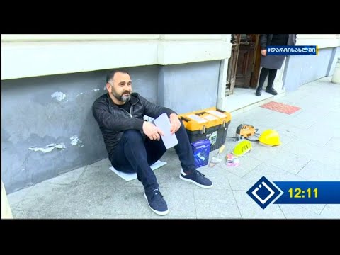 ერთკაციანი აქცია-პერფომანსი ბათუმის საკრებულოსთან