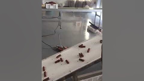 Automatic turntable feeding packaging line