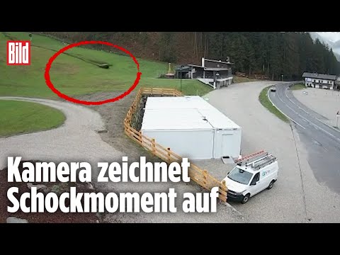 Knappe Sache: Felsen rast auf Straße zu | Tirol