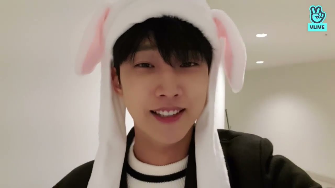 Jung JinYoung 2018.11.13 V LIVE
