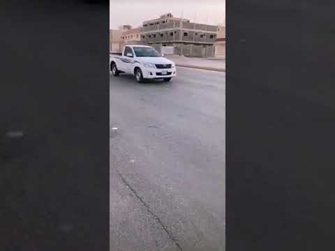 مواطن يرصد مشهد من مشاهد إرهاب الشوارع في حي الفواز بالرياض