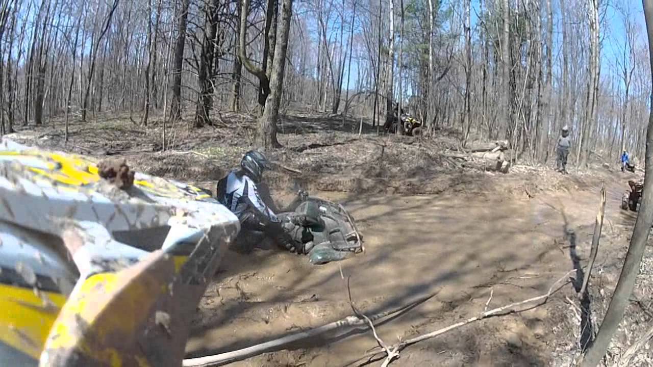 INSANE CHICK HITTING REV LIMITER LIKE CRAZY ON A HONDA FOREMAN 500