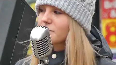 Ella Edwards Can't help falling in love