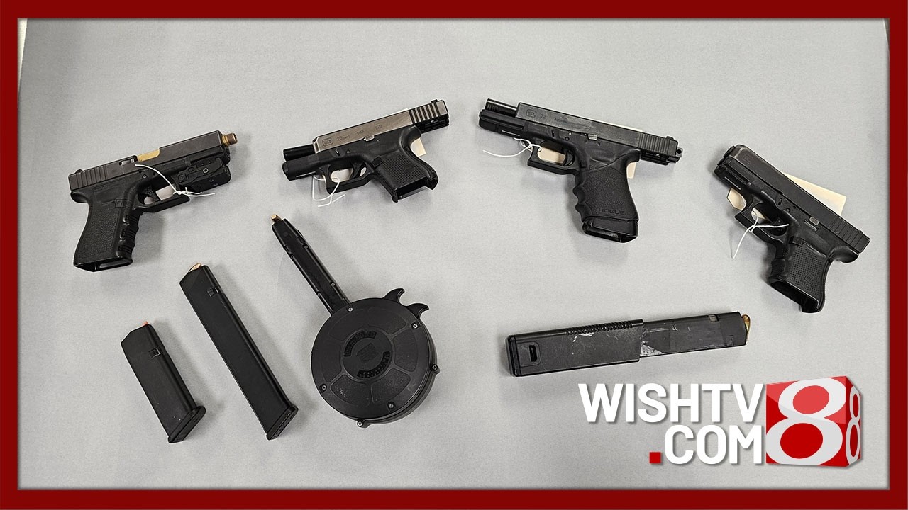 Четверо подростков арестованы за хранение оружия и наркотиков после остановки автомобиля в городе...