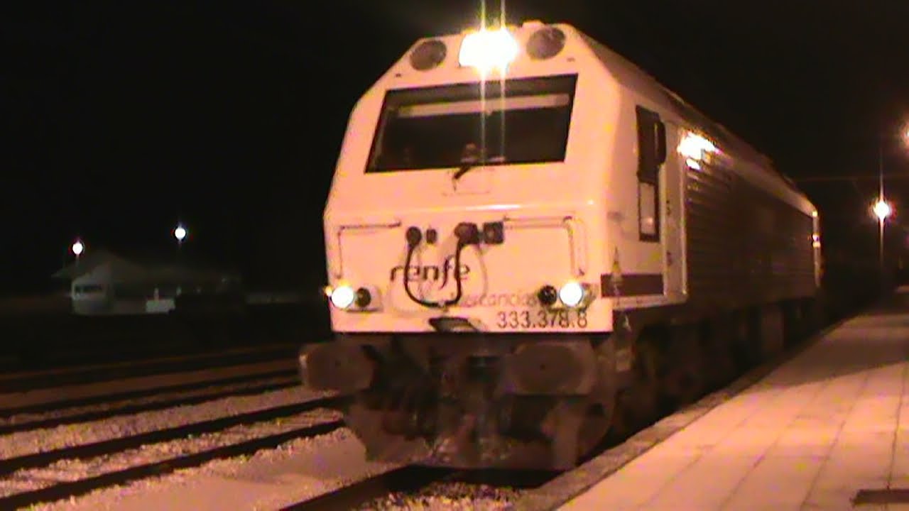 Noche de trenes en Linares Baeza. Mercancias, viajeros y alguna sorpresa