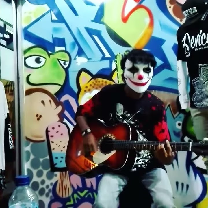 Pengamen bertopeng