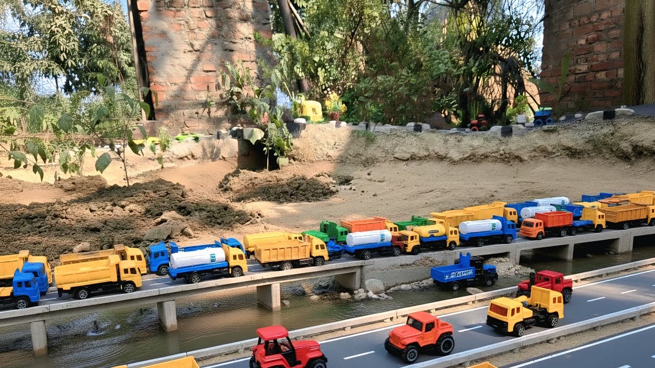 JCB 3DX Fully Loading Sand TATA Dumper Ashok Leyland Tipper Truck Accident Pulling Out Crane ? CSToy