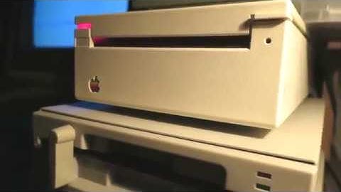 Apple IIe with UniDisk 3.5 800K drive demo