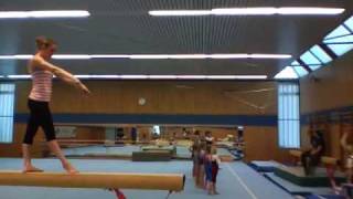 Turnen - Auerbachsalto gebückt