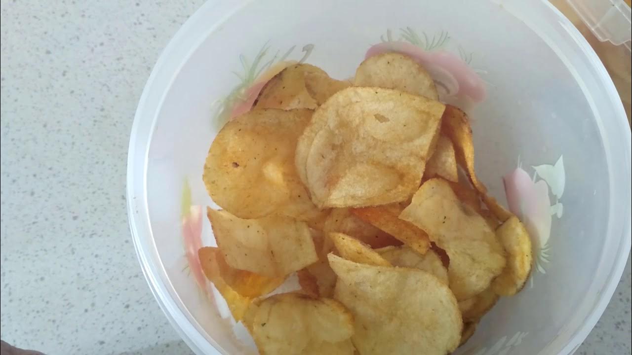 чипсы из пюре. картофельные чипсы. чипсы из пюре. чипсы black potato chips. чипсы из картофельного пюре.