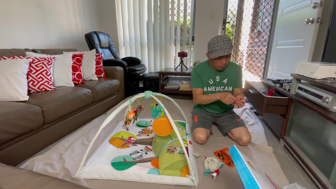 video Into the Forest Gymini Deluxe Baby Gym