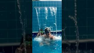 Vini E Victor Na Piscina