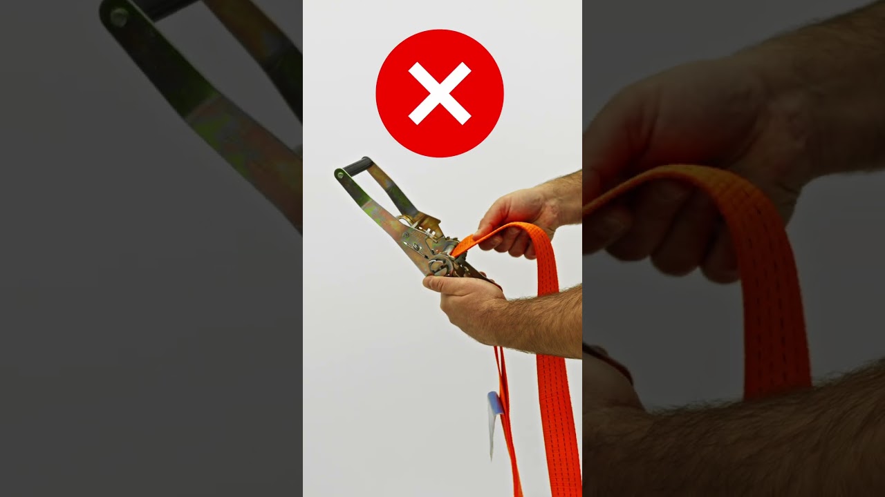 🛠️ Passer la sangle d'arrimage à travers le tendeur - le faites-vous correctement ?