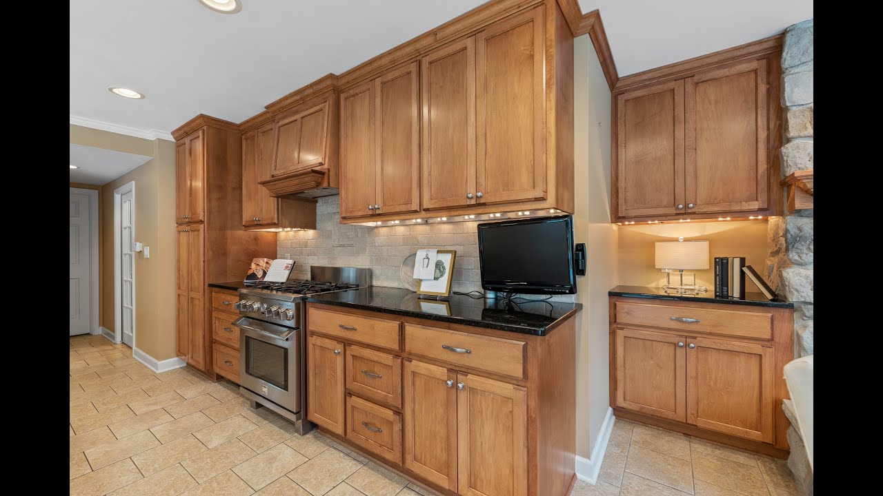 6060 N Berkeley Blvd, Whitefish Bay WI Jenny Jansen, Elsafy Team at