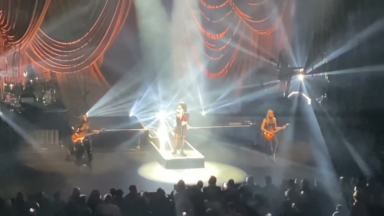 Demi Lovato - 4 Ever 4 Me & Iris (live)