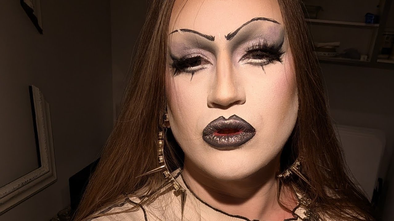 Romonica DiGregory performs 