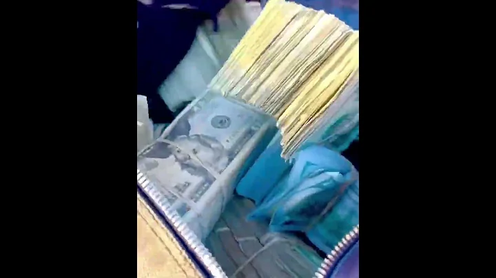 6ix9ine Shows $1 Million of cash on him