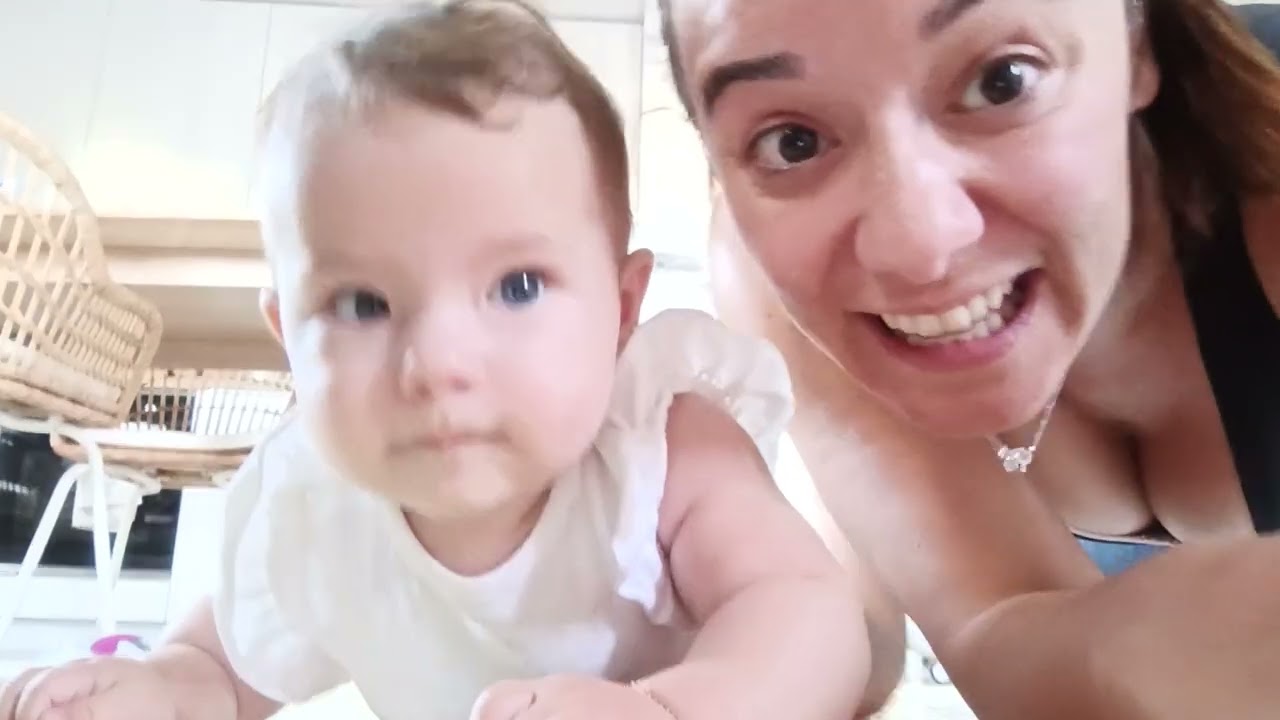 Izabela - 03/10/23 Soluço com a mamãe