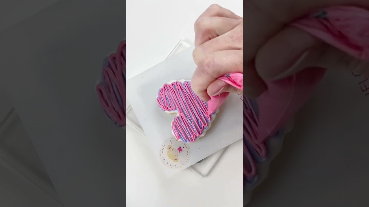 Easiest Valentine's Day Heart Cookie!  #satisfying #cookies #cookiedecorating