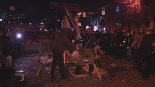 Ukraine Protesters Make Catapult And Throw Molotov Tails