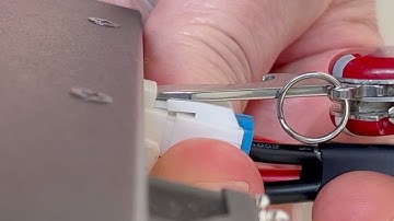 Ham Radio 4-Pin Power Plug Frustration-Free Removal Techniques