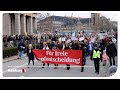 Keine Masken, kein Abstand - Großdemo gegen Corona-Maßnahmen in Hamburg