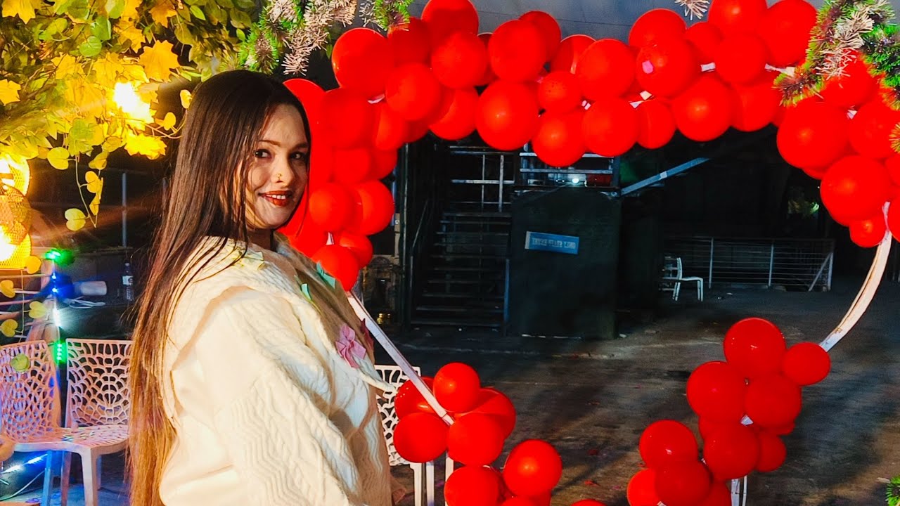 New Year Celebration At Metro Walk || Full Mastii || Shivani Mahayash 