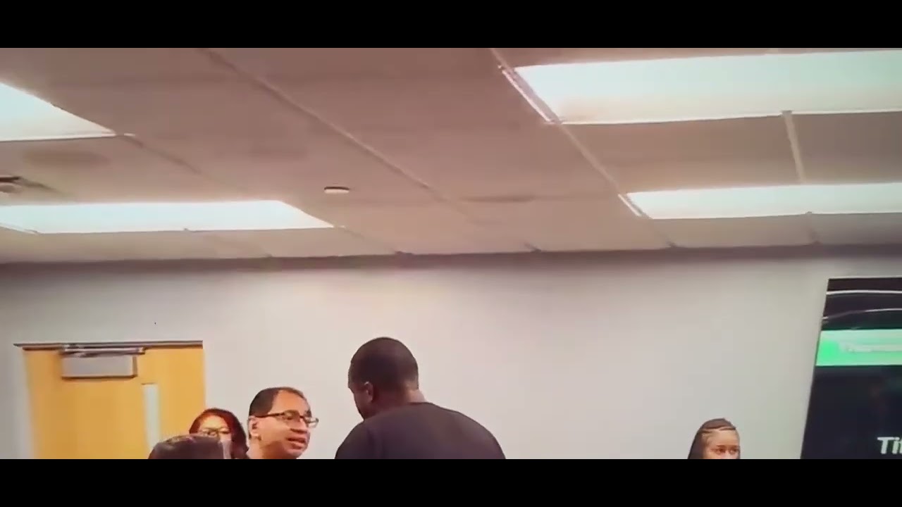 This man approach Chris Gonzalez, with bad intentions 