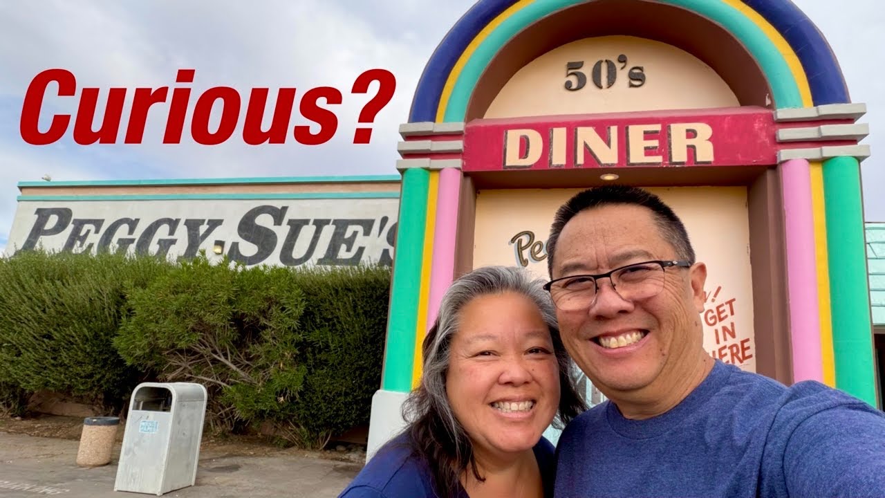 Мы остановились в знаменитой закусочной Peggy Sue's 50's Diner!