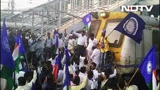 Maharashtra Bandh: Dalit protesters block traffic in Thane