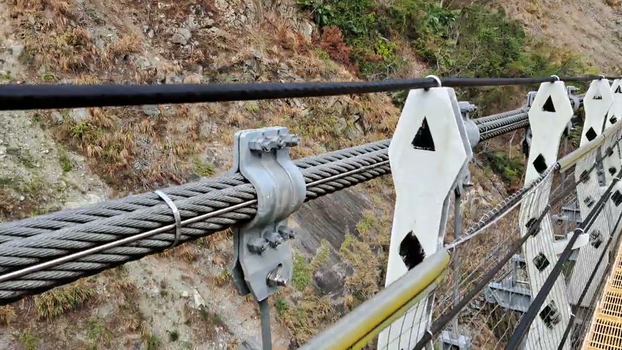 雙龍七彩吊橋下方竟然是…………………….……好高，你有懼高症嗎？