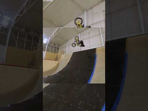 Видео: НАУЧИЛ ЕГО в 11 лет делать ФЛЕЕР #bmx #bmxшкола #shorts