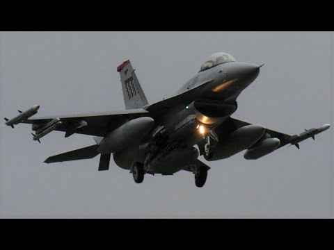 米空軍 戦闘機 F-16 ファイティングファルコン 主翼 タグ キーホルダー F-16 (航空機) - Wikipedia