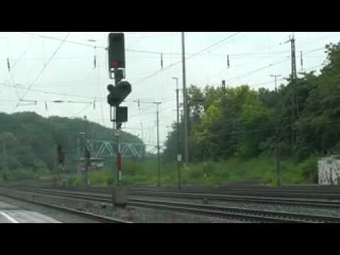 contact-the-main-signal-and-distant-signal-in-cologne-west