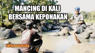 Mancing Ikan Kali Bersama Keponakan