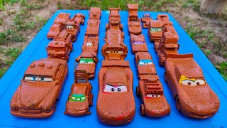 Clean up muddy minicar falling into the water & a convoys disney cars! Play in the garden