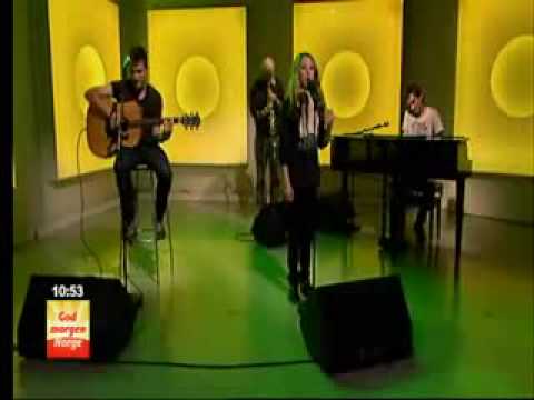 nora-foss-al-jabri-(11)-singing-somewhere-over-the-rainbow---live-god-morgen-norge